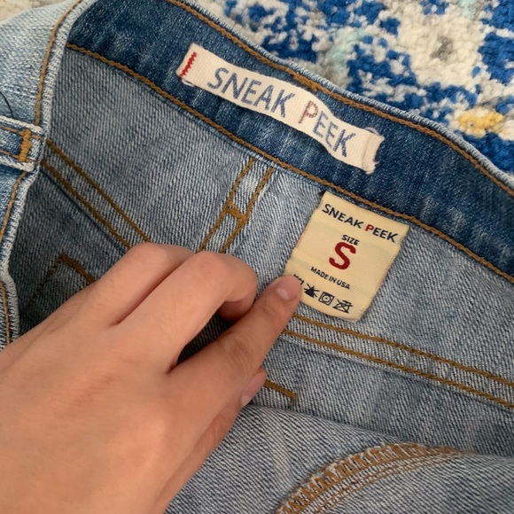 Lulus Sneak Peek Light Wash Jean Shorts Sz Small - Picture 3 of 4